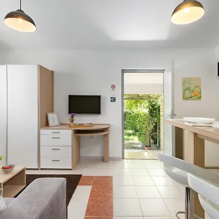 1 Bedroom Awesome In *